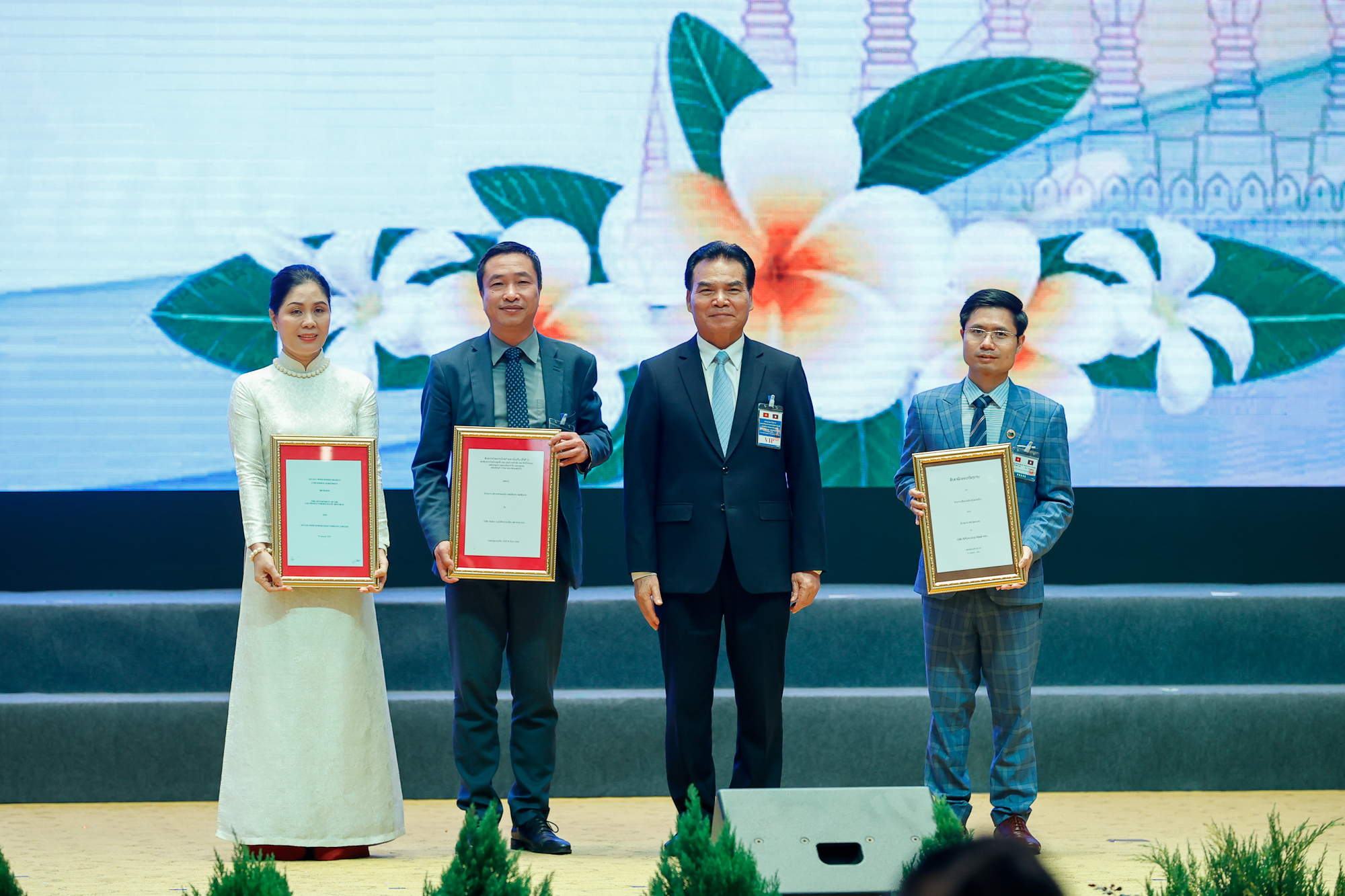 Thấy gì từ việc T&T Group của bầu Hiển thần tốc hoàn thành đường truyền tải điện từ Lào về Việt Nam? - Ảnh 4.