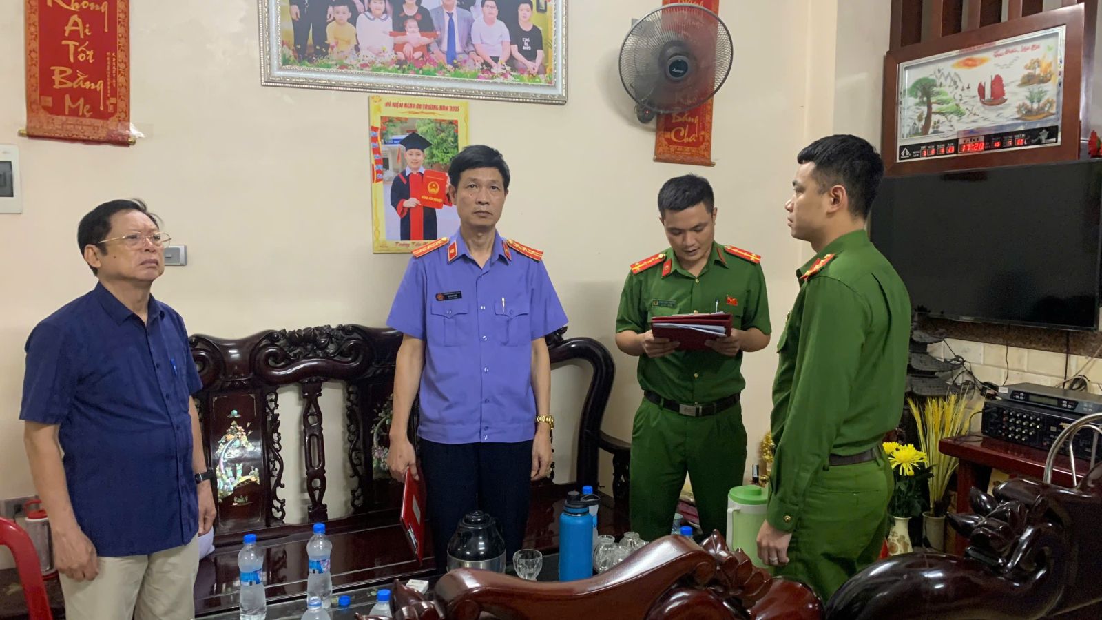 Triệt xóa băng nhóm xã hội đen đội lốt doanh nhân: Bắt thêm 2 đàn em của "Ý ẻng"- Ảnh 1. Triệt xóa băng nhóm xã hội đen đội lốt doanh nhân: Bắt thêm 2 đàn em của "Ý ẻng"- Ảnh 1.