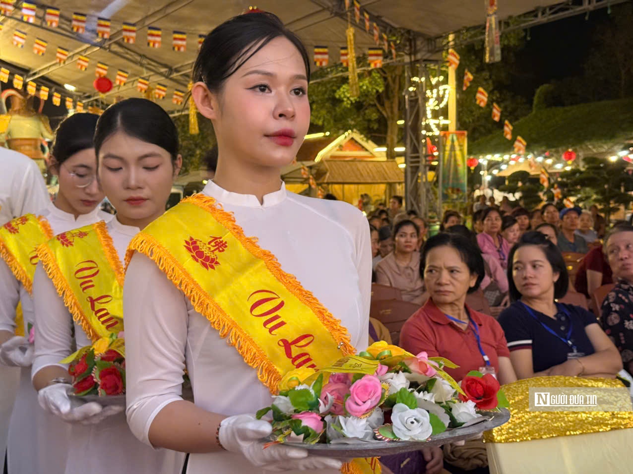 Con trai khóc nức nở nói “xin lỗi” trong lễ Vu Lan báo hiếu- Ảnh 3. Con trai khóc nức nở nói “xin lỗi” trong lễ Vu Lan báo hiếu- Ảnh 3.