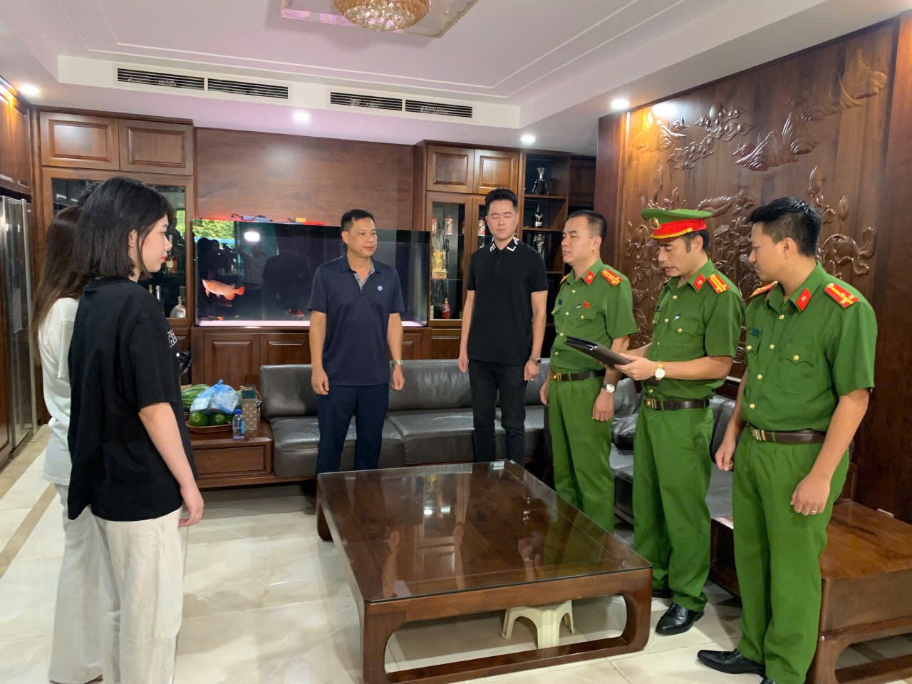 Khám xét chỗ ở của "Mạnh gỗ" – đệ tử của "ông trùm Vi ngộ"- Ảnh 1. Khám xét chỗ ở của "Mạnh gỗ" – đệ tử của "ông trùm Vi ngộ"- Ảnh 1.