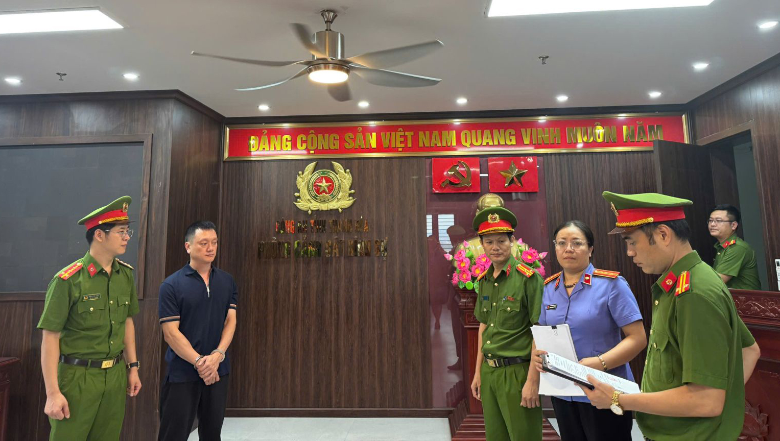 Khám xét chỗ ở của "Mạnh gỗ" – đệ tử của "ông trùm Vi ngộ"- Ảnh 2. Khám xét chỗ ở của "Mạnh gỗ" – đệ tử của "ông trùm Vi ngộ"- Ảnh 2.