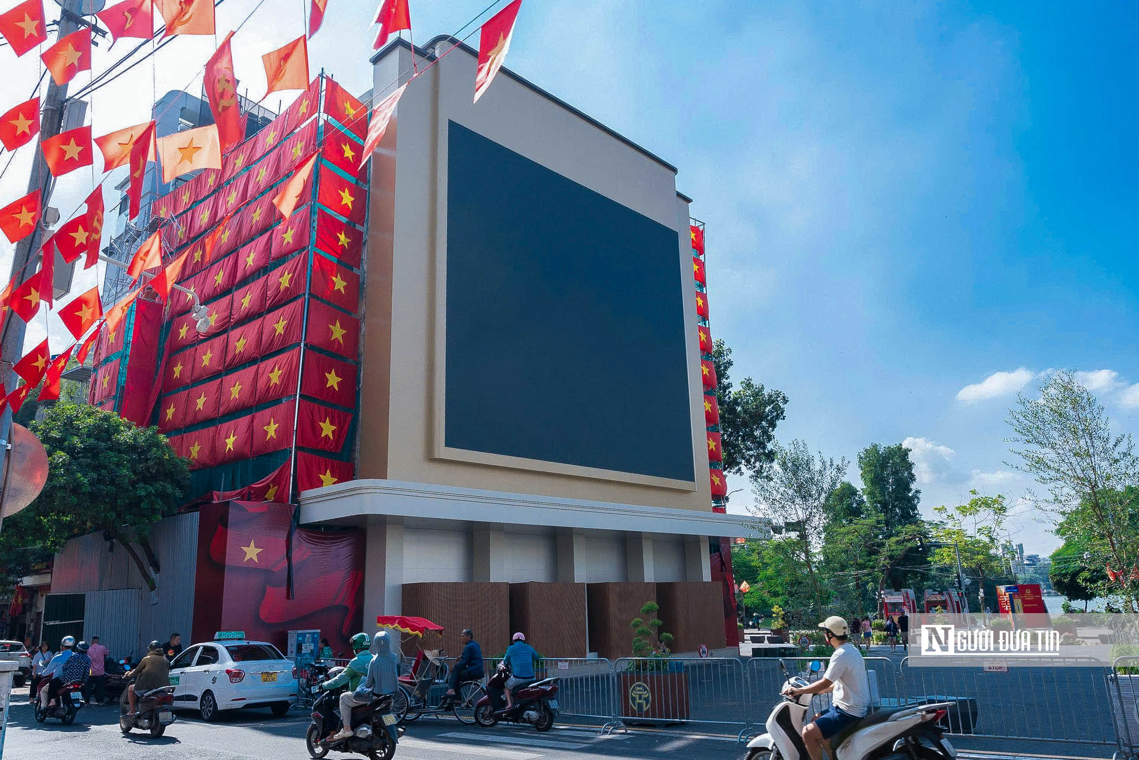 Hà Nội: Diện mạo mới của Quảng trường Đông Kinh Nghĩa Thục- Ảnh 2. Hà Nội: Diện mạo mới của Quảng trường Đông Kinh Nghĩa Thục- Ảnh 2.