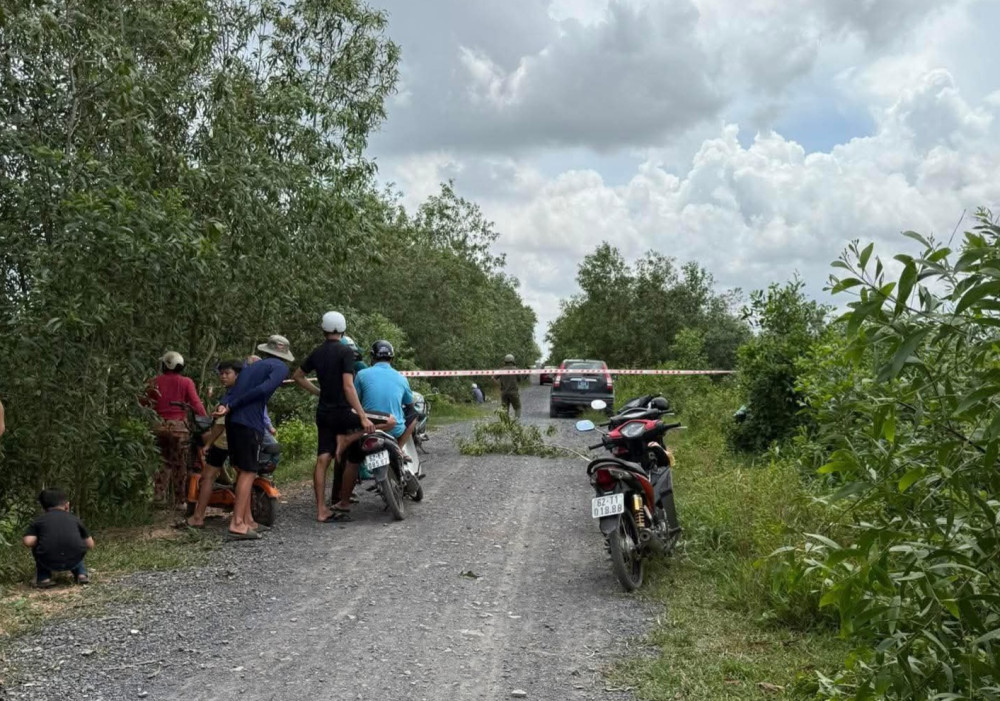 Điều tra nghi án giết người, chở thi thể hơn 70km phi tang xuống kênh- Ảnh 1. Điều tra nghi án giết người, chở thi thể hơn 70km phi tang xuống kênh- Ảnh 1.