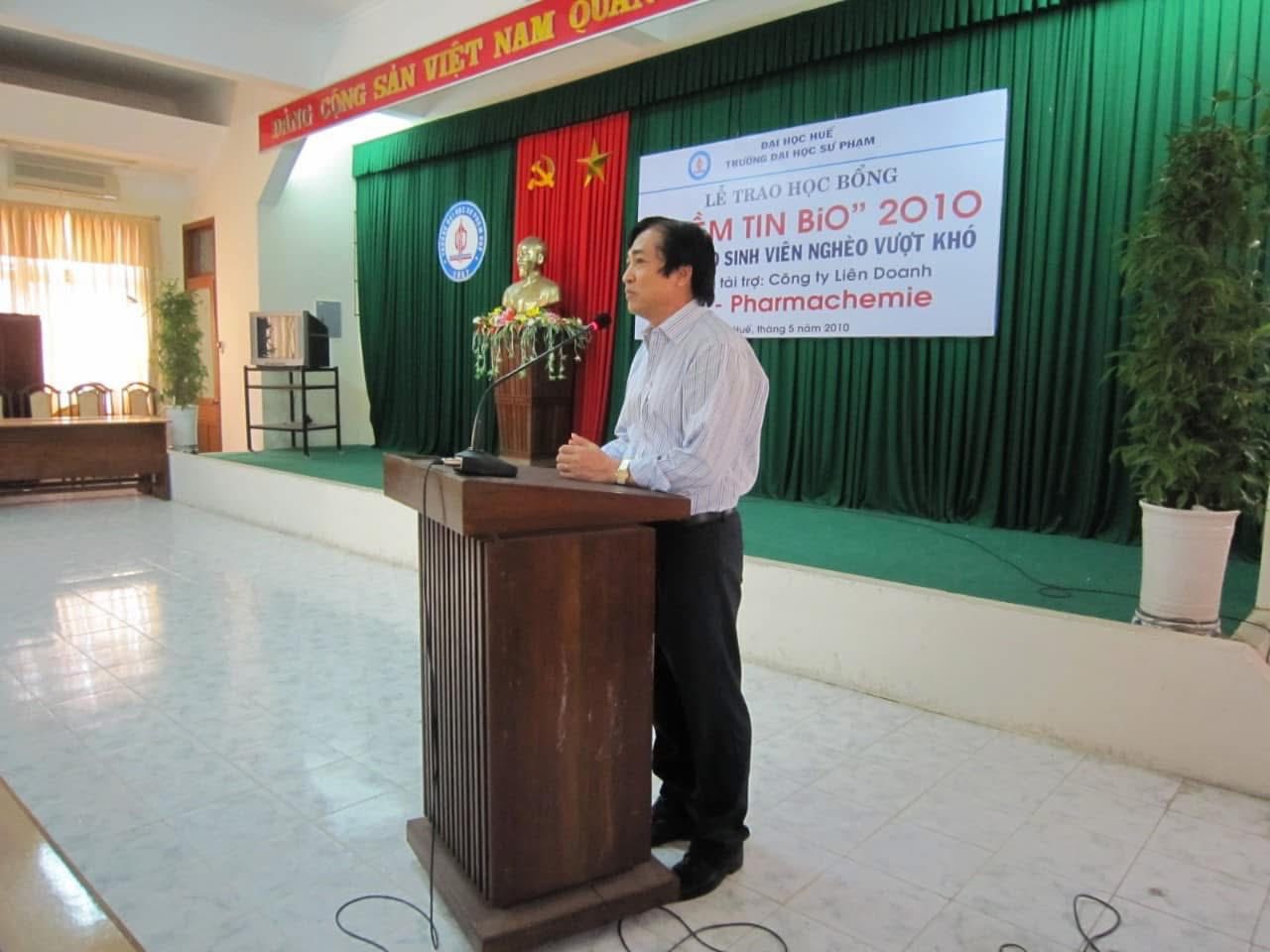 Doanh nhân nhận 2 thủ khoa nghèo theo học ở Huế làm “con nuôi”, hỗ trợ suốt 4 năm đại học- Ảnh 2. Doanh nhân nhận 2 thủ khoa nghèo theo học ở Huế làm “con nuôi”, hỗ trợ suốt 4 năm đại học- Ảnh 2.
