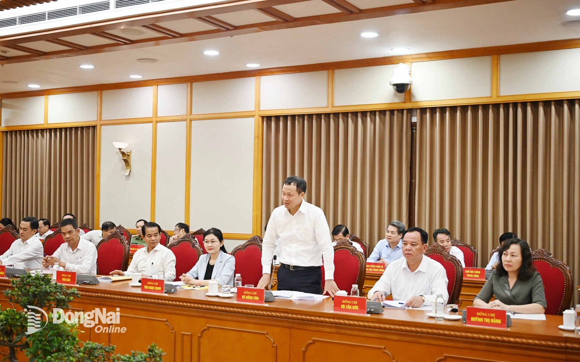 Bộ Chính trị cho ý kiến dự thảo văn kiện Đại hội Đảng bộ tỉnh Đồng Nai - Ảnh 2. Bộ Chính trị cho ý kiến dự thảo văn kiện Đại hội Đảng bộ tỉnh Đồng Nai - Ảnh 2.