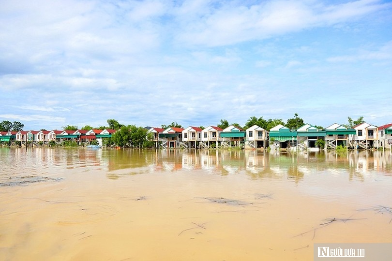 Cuộc sống hồi sinh diệu kỳ của một làng chài lênh đênh bên dòng sông La - Ảnh 2.