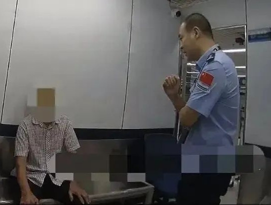 Cụ ông 79 tuổi sửa thành 69 tuổi trên giấy tờ tùy thân, lý do khiến ai nấy bật cười - Ảnh 2.