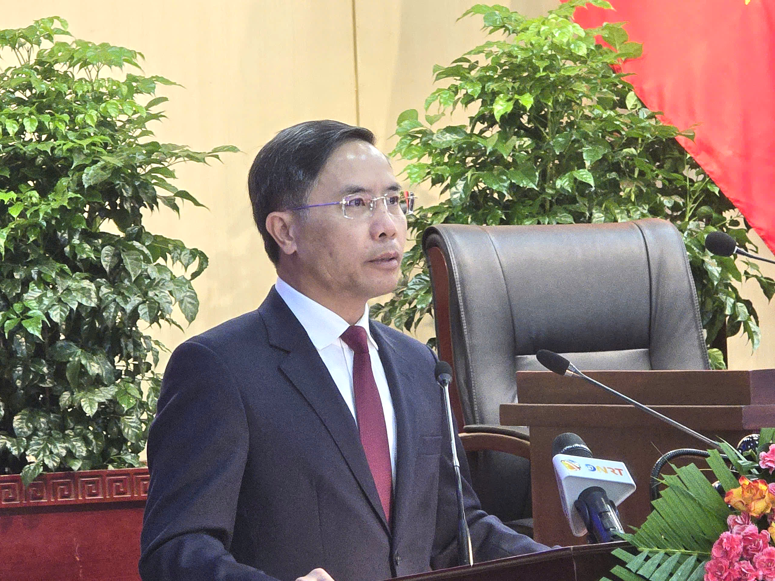 Tân Chủ tịch Đà Nẵng Phạm Đức Ấn: Sẽ tập trung tháo gỡ điểm nghẽn để khơi thông nguồn lực- Ảnh 2. Tân Chủ tịch Đà Nẵng Phạm Đức Ấn: Sẽ tập trung tháo gỡ điểm nghẽn để khơi thông nguồn lực- Ảnh 2.