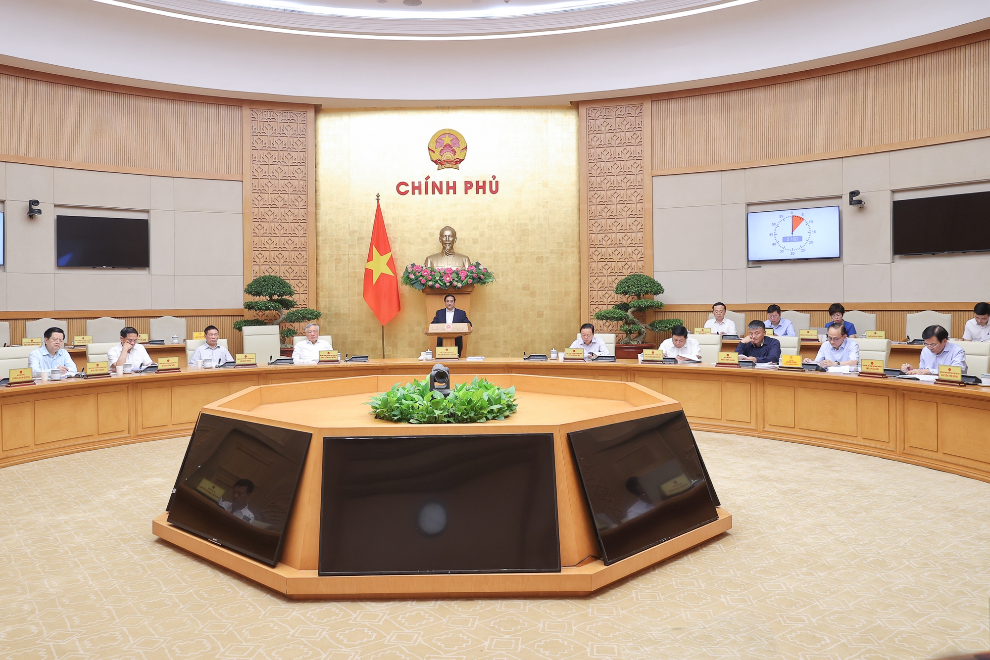 Thủ tướng yêu cầu tăng cường AI, trợ lý ảo… trong xây dựng pháp luật - Ảnh 2.