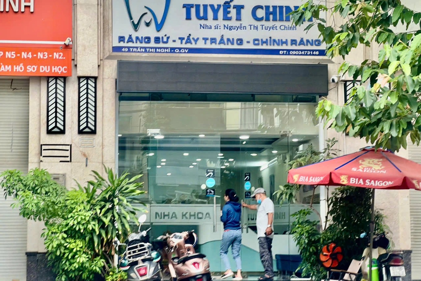 Tạm đình chỉ hoạt động phòng khám nha khoa Tuyết Chinh sau vụ hành hung khách hàng- Ảnh 1. Tạm đình chỉ hoạt động phòng khám nha khoa Tuyết Chinh sau vụ hành hung khách hàng- Ảnh 1.