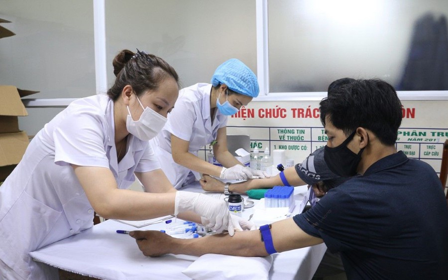 Quy định mới nhất về trợ cấp ốm đau cho người lao động, ai cũng nên biết - Ảnh 1.