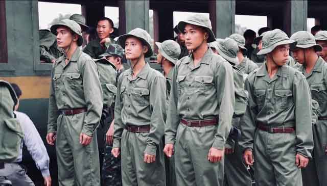 Người lính trẻ gầy gò, nuôi chú chim nhỏ trong "Mưa đỏ" là ai? - Ảnh 4.