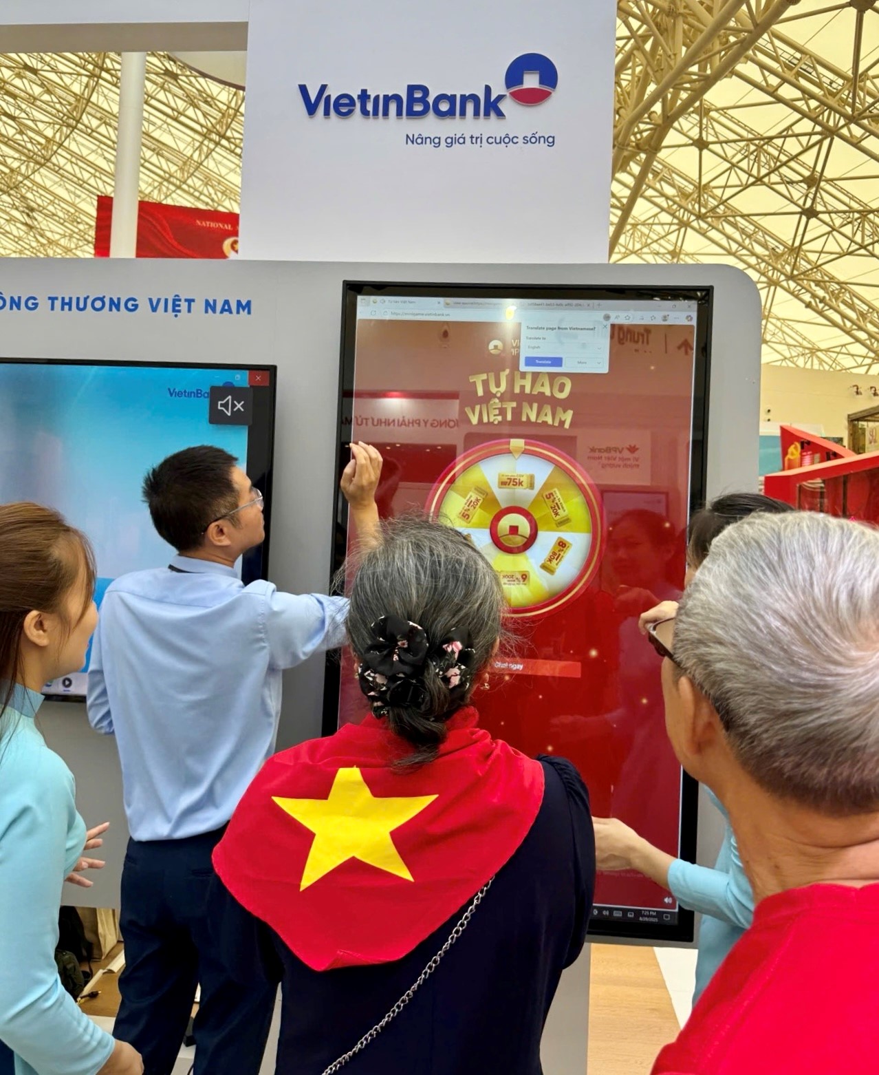 Điểm check-in nhận quà “cực chất” tại Triển lãm 80 năm thành tựu đất nước - Ảnh 4.