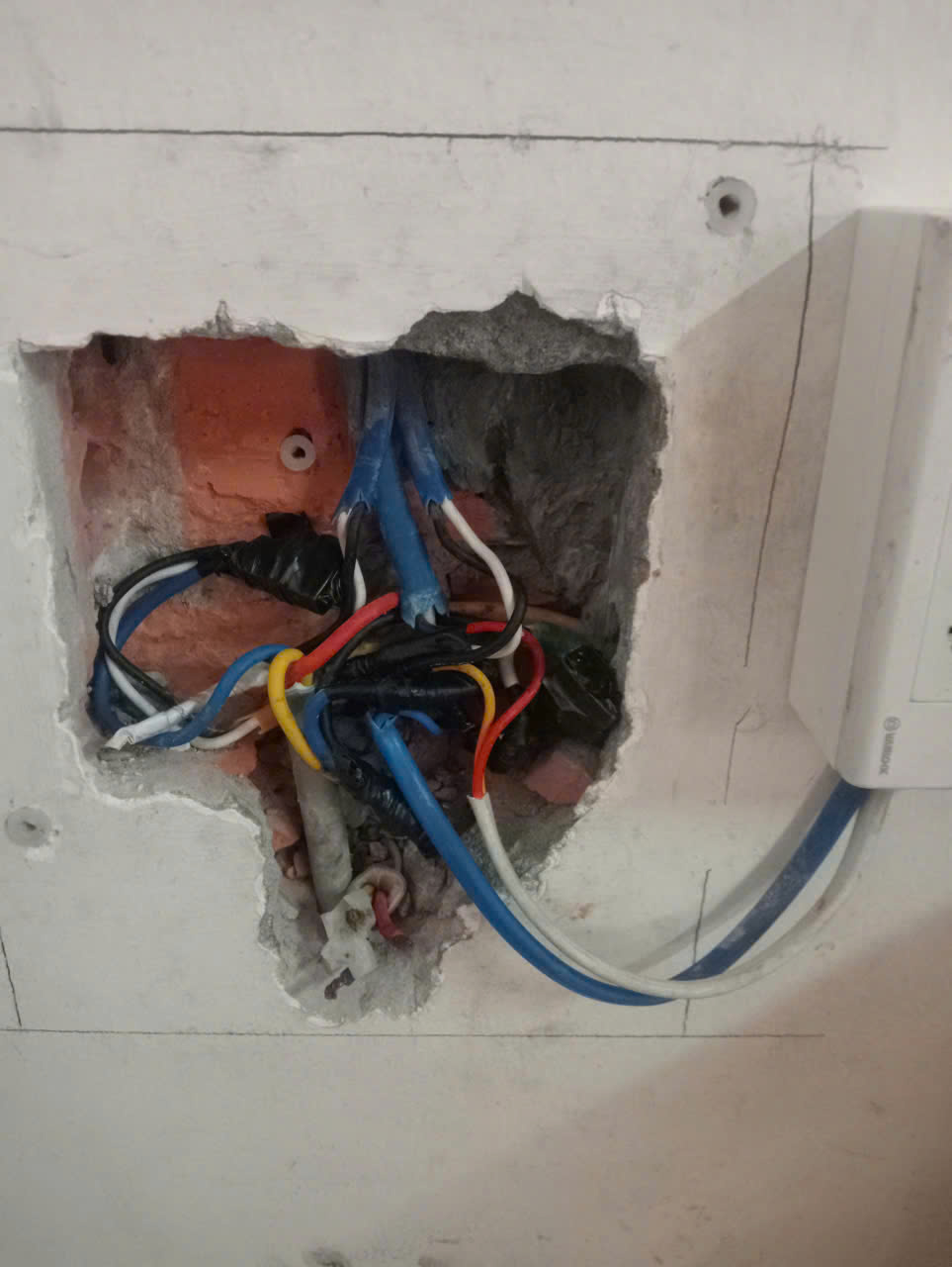 Hơn 1.300 khách hàng thắc mắc hóa đơn điện tháng 8, ngành điện Đà Nẵng nói gì?- Ảnh 4.