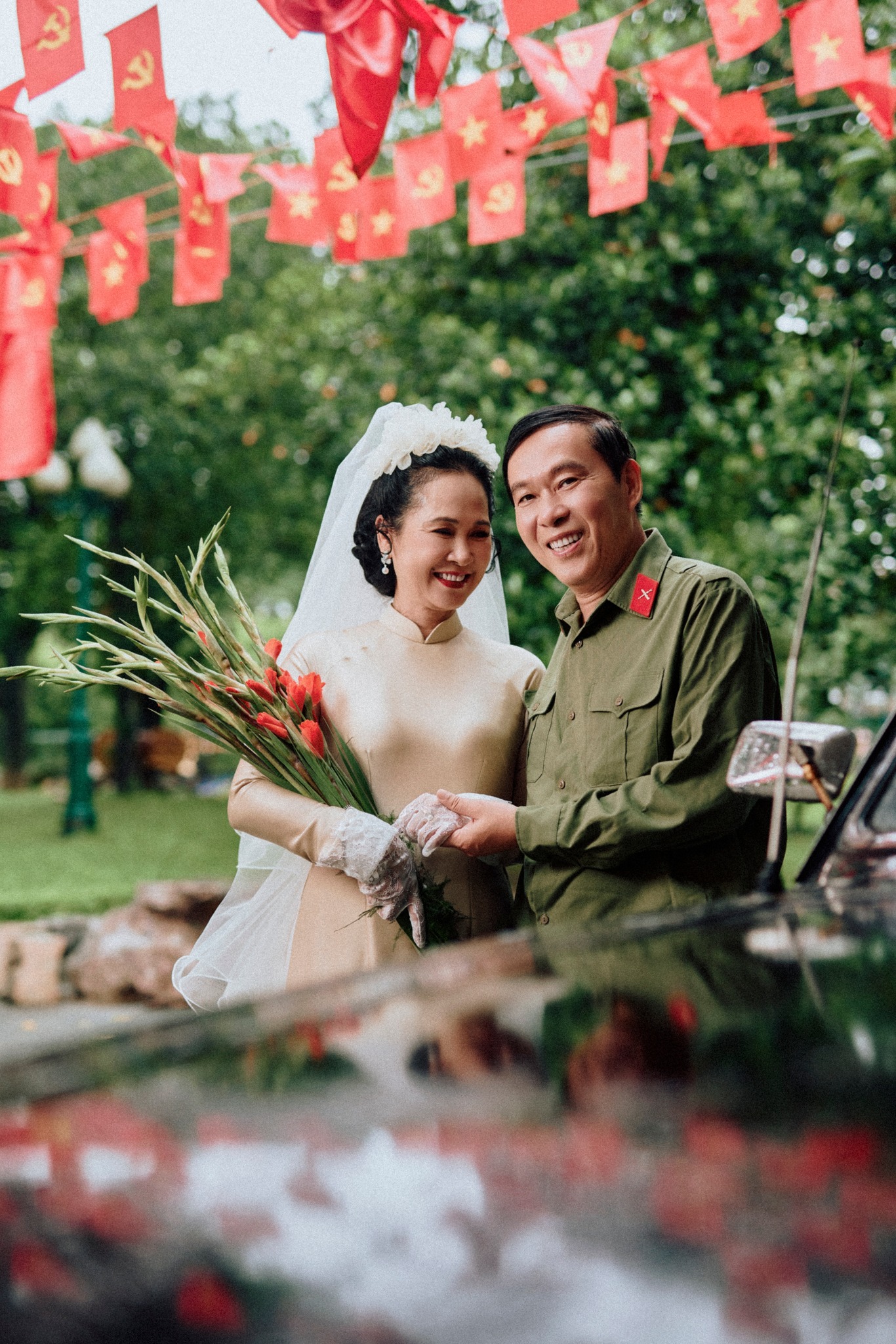 4 thập kỷ hôn nhân, NSND Lan Hương nhớ về một đám cưới giản đơn, không có gì ngoài tình yêu - Ảnh 2. Đám cưới thời xưa của NSND Lan Hương và NSƯT Đỗ Kỷ được tái hiện sau 40 năm - Ảnh 1.