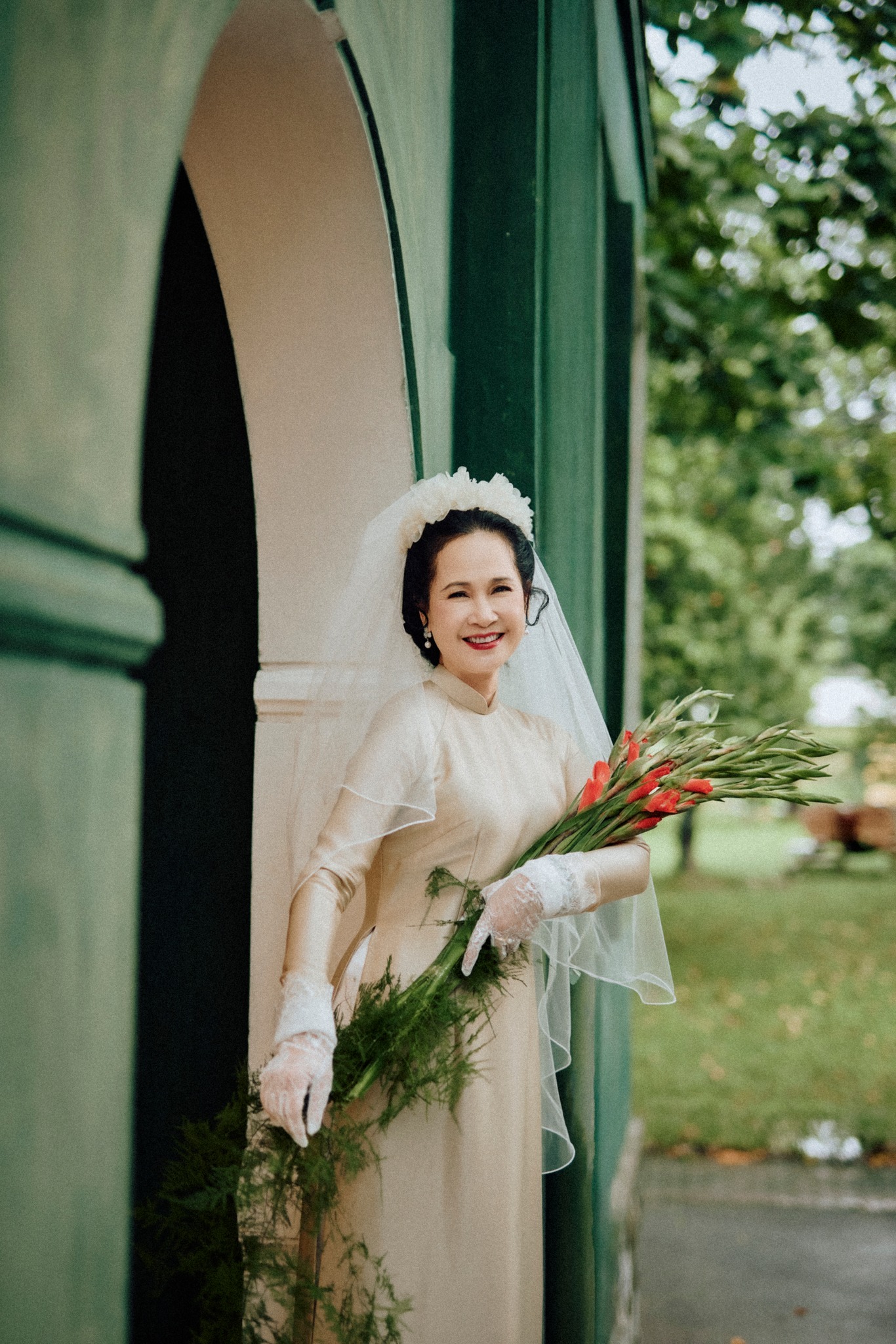4 thập kỷ hôn nhân, NSND Lan Hương nhớ về một đám cưới giản đơn, không có gì ngoài tình yêu - Ảnh 7. Đám cưới thời xưa của NSND Lan Hương và NSƯT Đỗ Kỷ được tái hiện sau 40 năm - Ảnh 8.