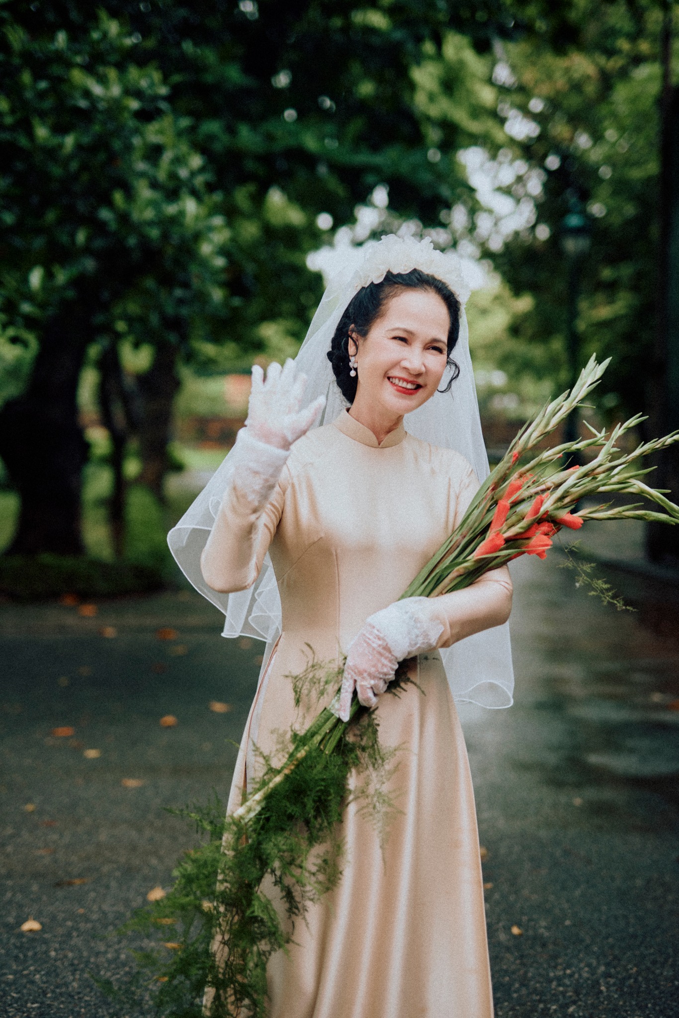 4 thập kỷ hôn nhân, NSND Lan Hương nhớ về một đám cưới giản đơn, không có gì ngoài tình yêu - Ảnh 8. Đám cưới thời xưa của NSND Lan Hương và NSƯT Đỗ Kỷ được tái hiện sau 40 năm - Ảnh 9.