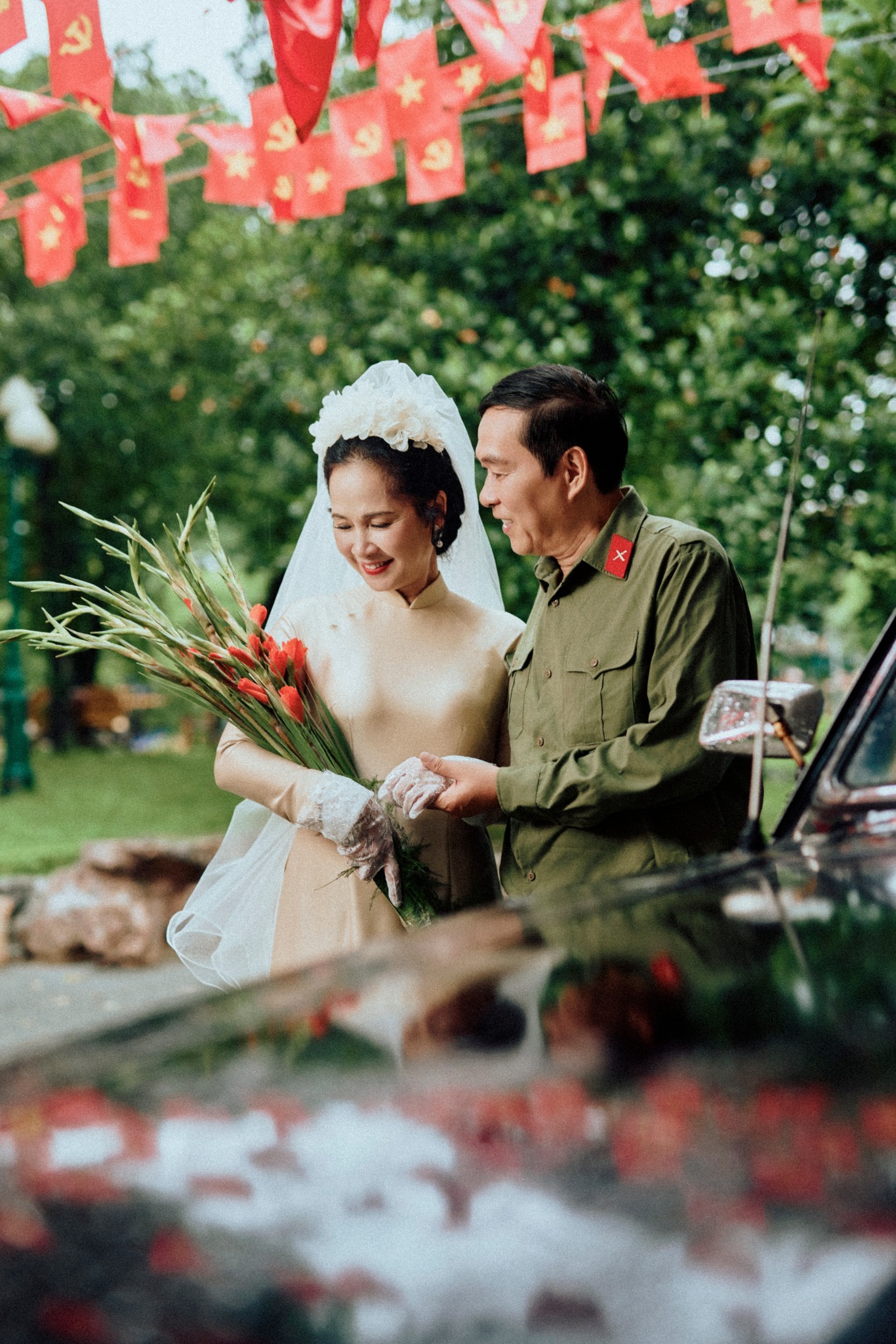 4 thập kỷ hôn nhân, NSND Lan Hương nhớ về một đám cưới giản đơn, không có gì ngoài tình yêu - Ảnh 9. Đám cưới thời xưa của NSND Lan Hương và NSƯT Đỗ Kỷ được tái hiện sau 40 năm - Ảnh 10.