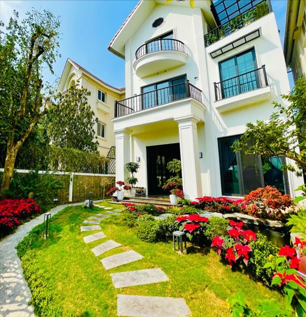Nữ diễn viên xinh đẹp, giàu có nhất nhì show biz: Sở hữu biệt thự bề thế ở Hà Nội, tuổi 40 hạnh phúc bên chồng - Ảnh 3.