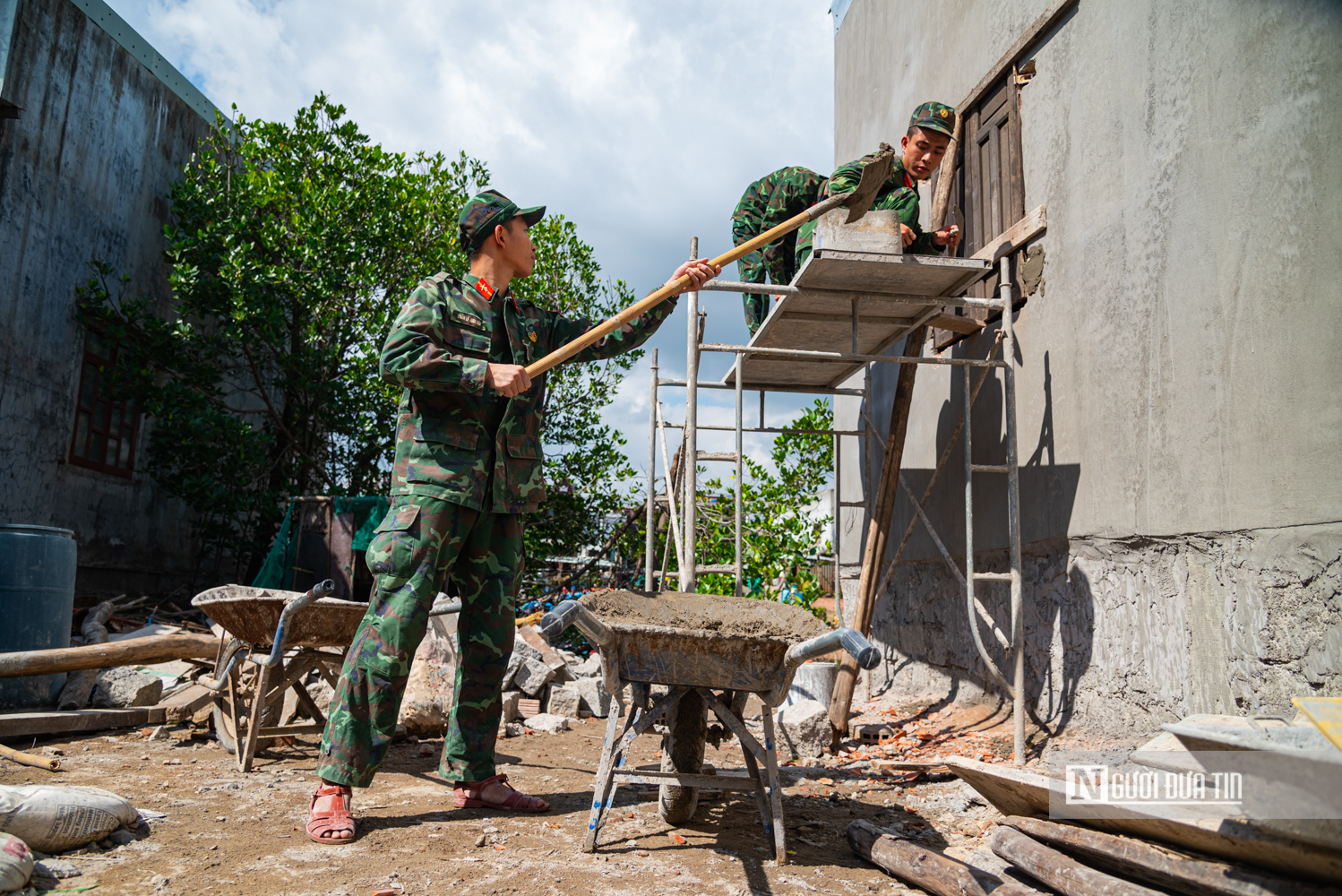 Ch&ugrave;m ảnh: Bộ đội xuy&ecirc;n ng&agrave;y nghỉ quyết t&acirc;m dựng lại nh&agrave; cho người d&acirc;n tại Gia Lai- Ảnh 17.