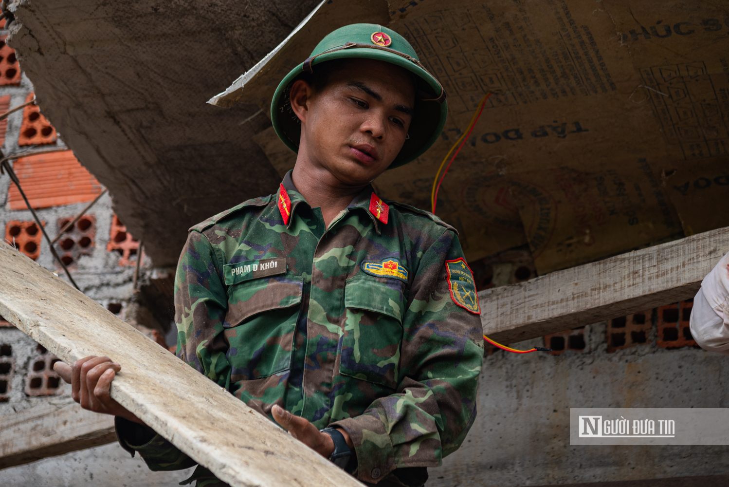 Ch&ugrave;m ảnh: Bộ đội xuy&ecirc;n ng&agrave;y nghỉ quyết t&acirc;m dựng lại nh&agrave; cho người d&acirc;n tại Gia Lai- Ảnh 7.