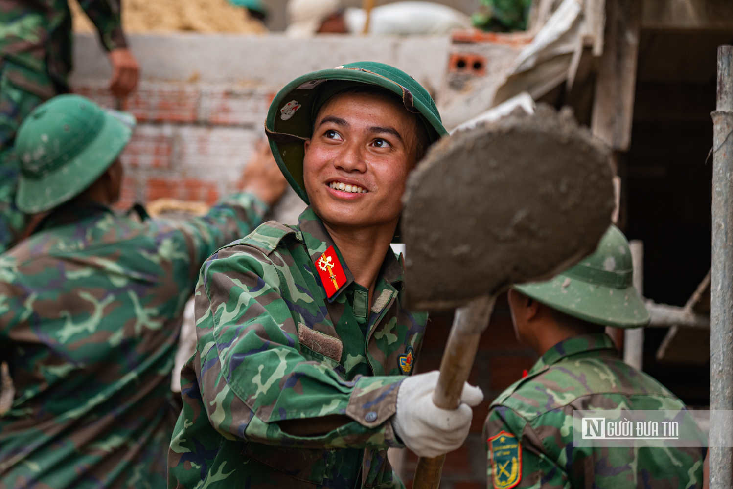 Ch&ugrave;m ảnh: Bộ đội xuy&ecirc;n ng&agrave;y nghỉ quyết t&acirc;m dựng lại nh&agrave; cho người d&acirc;n tại Gia Lai- Ảnh 8.