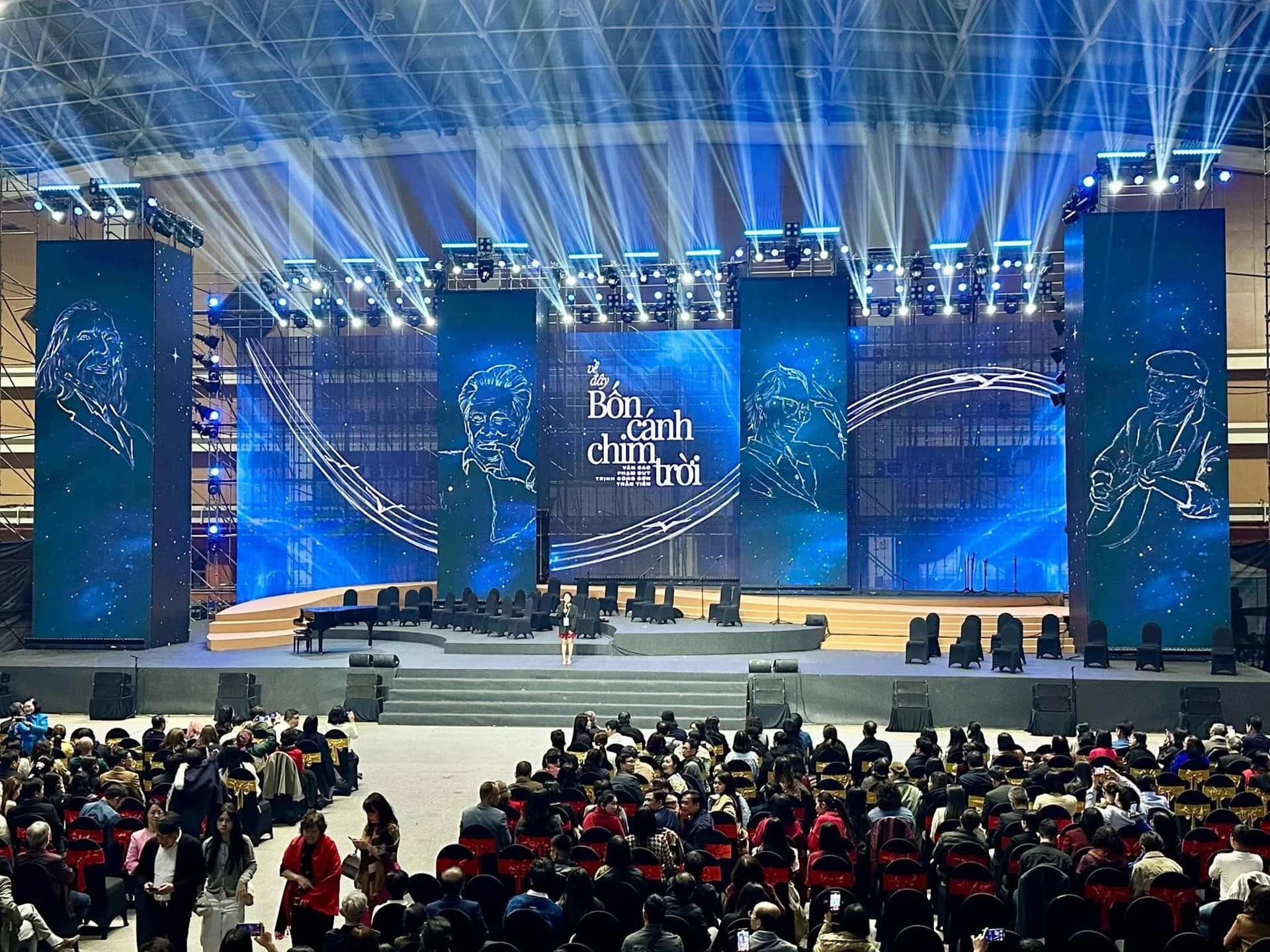 Về đây bốn cánh chim trời: "Nghệ sĩ bỏ diễn là hành xử rất xấu, thiếu chuyên nghiệp"- Ảnh 3. Về đây bốn cánh chim trời: "Nghệ sĩ bỏ diễn là hành xử rất xấu, thiếu chuyên nghiệp"- Ảnh 3.