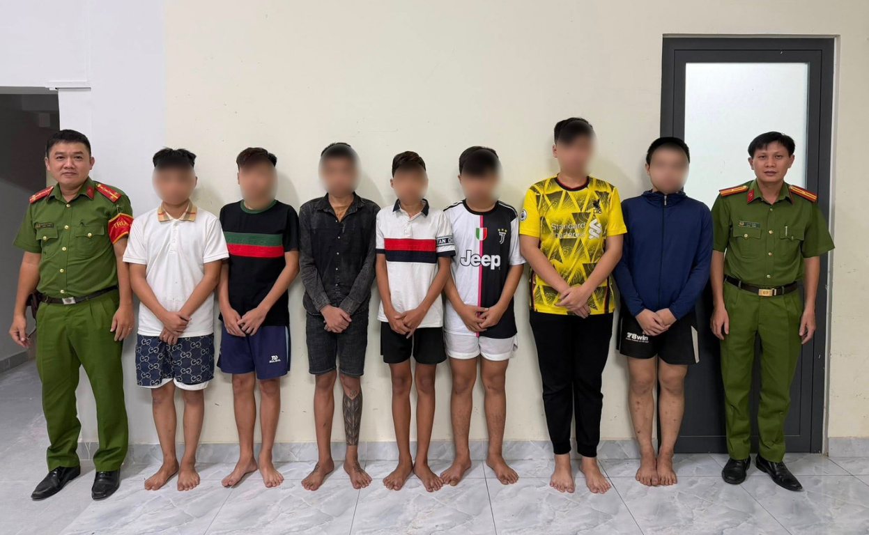 Bị công an mời làm việc vì “quậy” đường phố lúc nửa đêm - Ảnh 1.