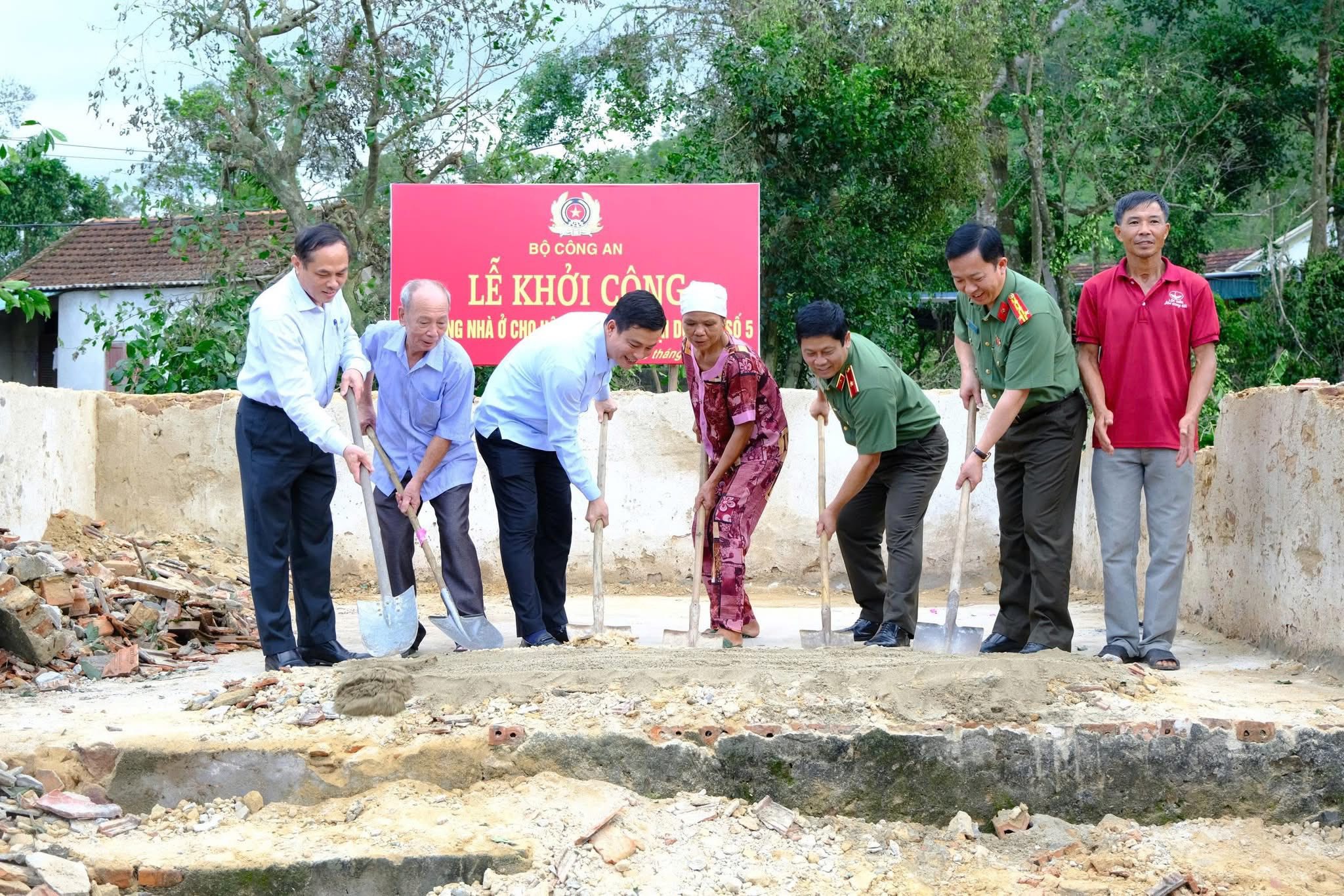 Thần tốc thực hiện “Chiến dịch Quang Trung” ở Hà Tĩnh – Bài 1: Dựng nhà bằng mệnh lệnh từ trái tim!- Ảnh 5. Thần tốc thực hiện “Chiến dịch Quang Trung” ở Hà Tĩnh – Bài 1: Dựng nhà bằng mệnh lệnh từ trái tim!- Ảnh 5.