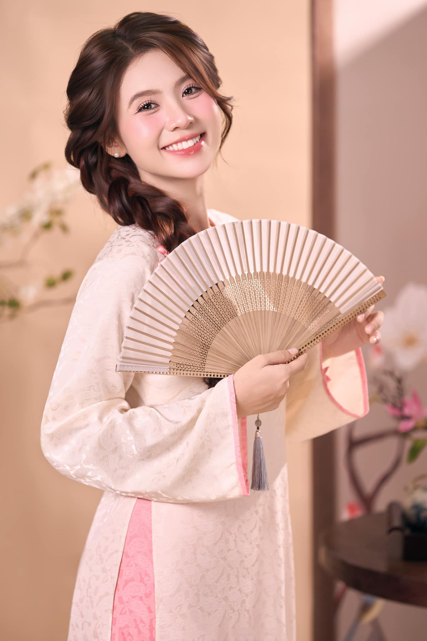 Nhan sắc trong trẻo của diễn viên Chang Mây đang phủ sóng loạt phim giờ vàng VTV - Ảnh 6.