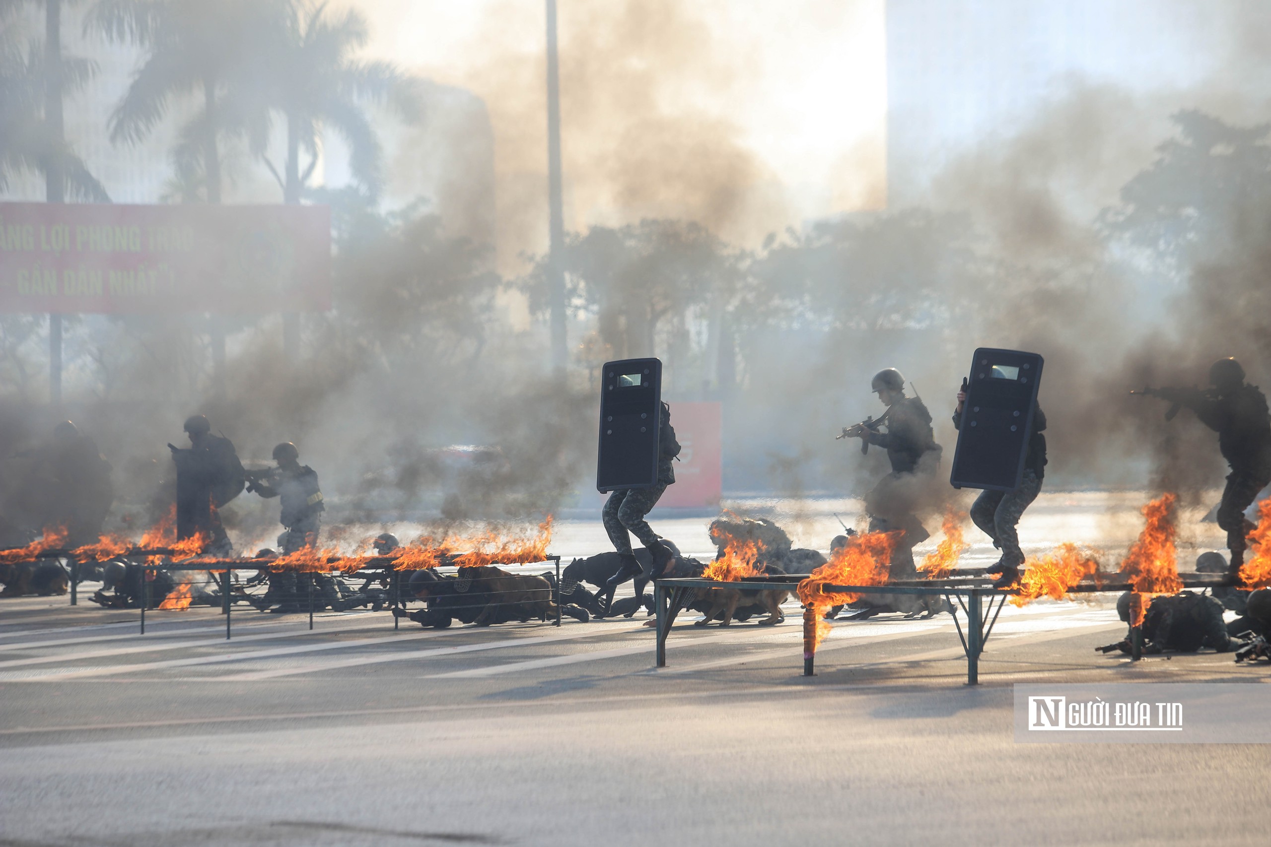 Cận cảnh m&agrave;n thị uy sức mạnh bảo vệ Đại hội Đảng XIV- Ảnh 17.