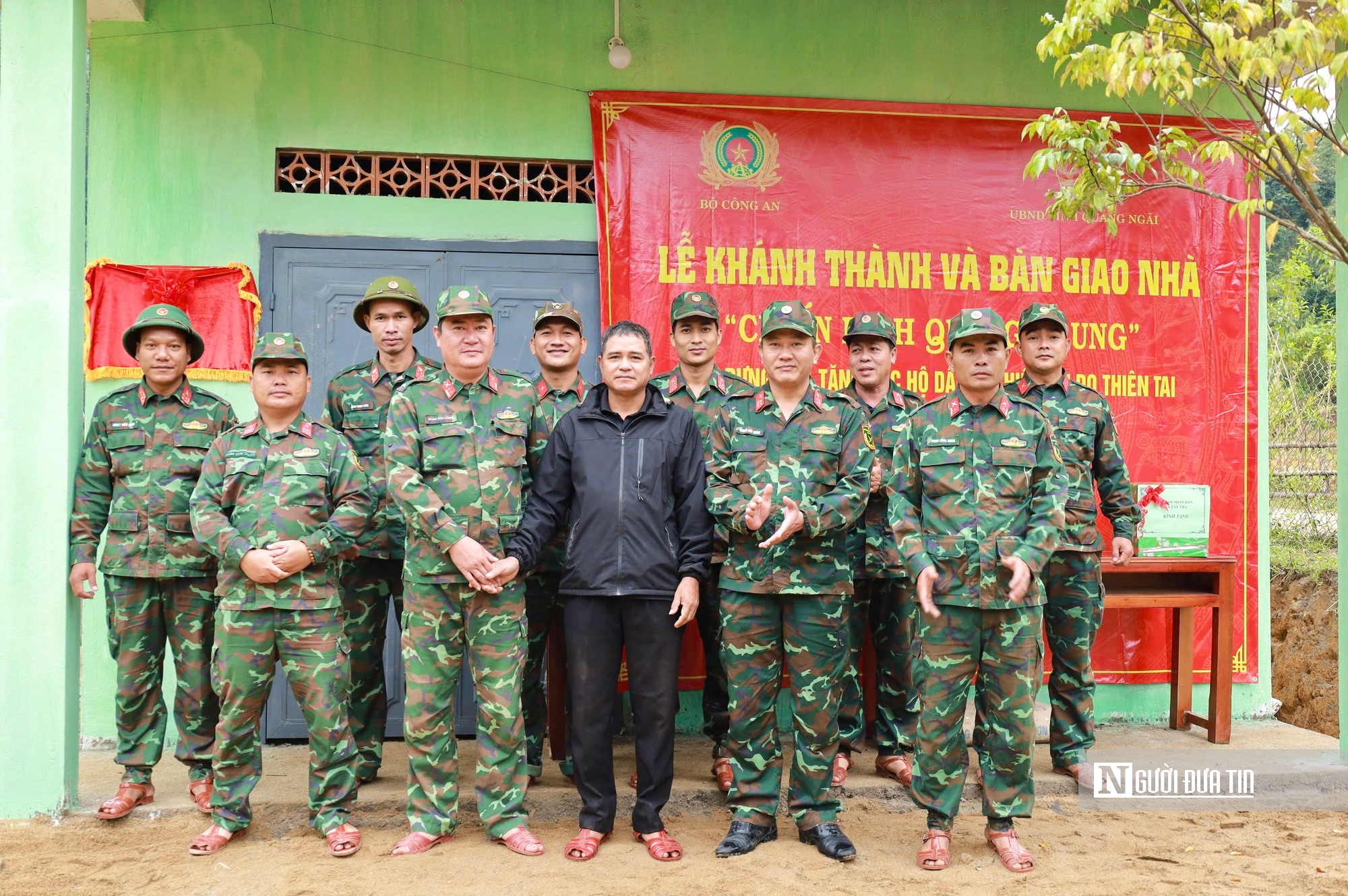Thần tốc Chiến dịch Quang Trung mang Tết sớm đến vùng cao Quảng Ngãi- Ảnh 11.