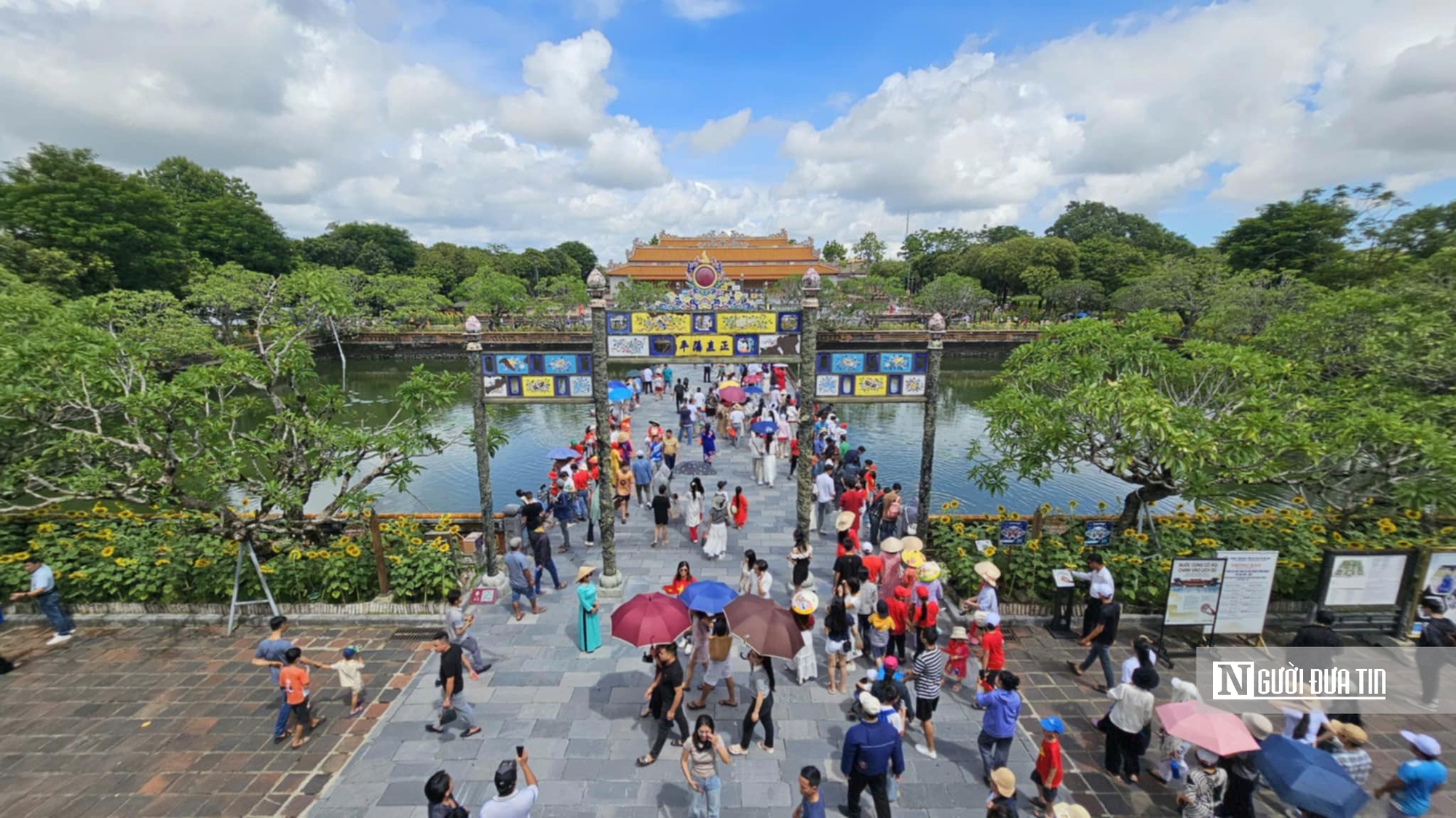 Huế ghi dấu cột mốc lịch sử về tổng doanh thu du lịch - Ảnh 1.