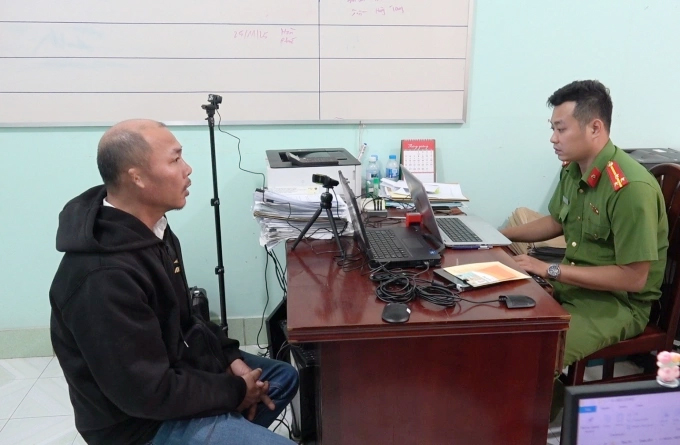 Khởi tố, bắt tạm giam tài xế xe khách rượt đuổi xe tải, bất chấp tính mạng của hành khách- Ảnh 1. Khởi tố, bắt tạm giam tài xế xe khách rượt đuổi xe tải, bất chấp tính mạng của hành khách- Ảnh 1.