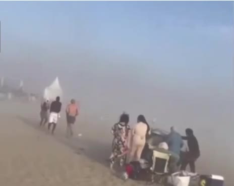 Đang tắm biển, người d&acirc;n bất ngờ thấy cảnh tượng "nổi da g&agrave;" giữa ban ng&agrave;y- Ảnh 1.