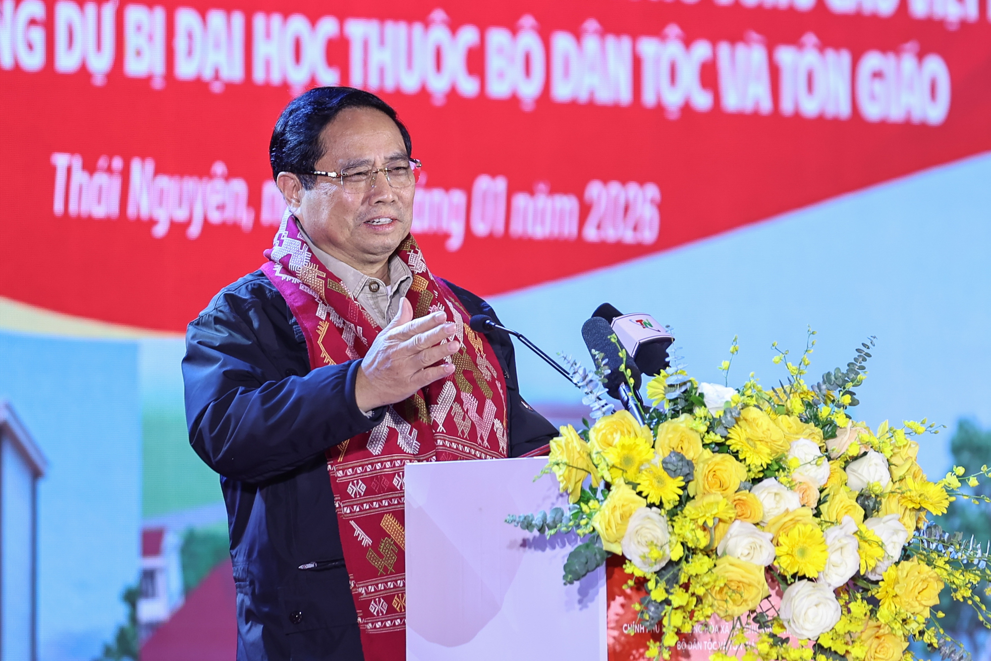 Thủ tướng mong muốn học sinh dân tộc thiểu số tự tin, có hoài bão và khát vọng vươn lên     - Ảnh 3.