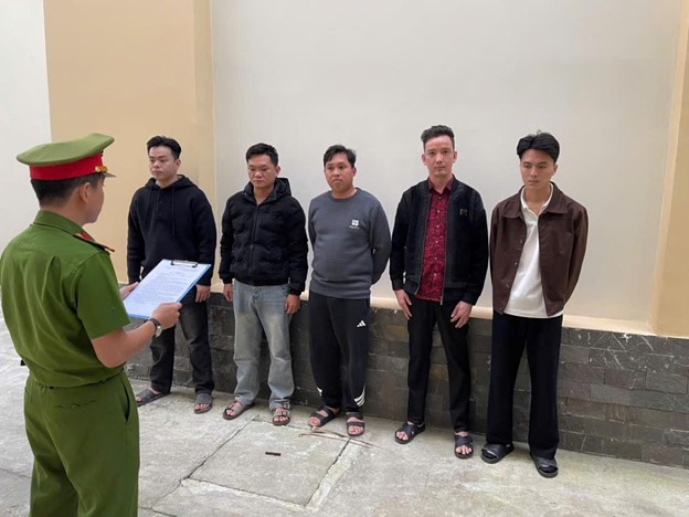 Khởi tố 5 đối tượng cho vay lãi nặng núp bóng doanh nghiệp- Ảnh 1. Khởi tố 5 đối tượng cho vay lãi nặng núp bóng doanh nghiệp- Ảnh 1.