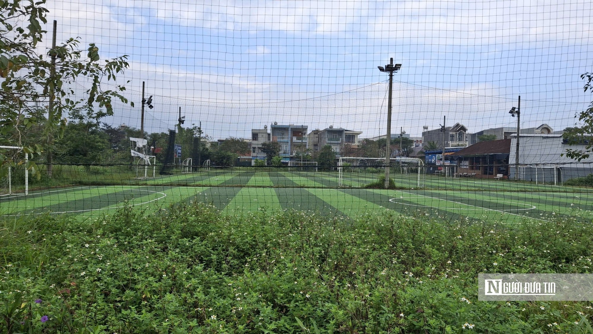 Quảng Ng&atilde;i: Khu d&acirc;n cư 15 năm dang dở, c&ocirc;ng vi&ecirc;n biến th&agrave;nh s&acirc;n b&oacute;ng, s&acirc;n tenis- Ảnh 3.