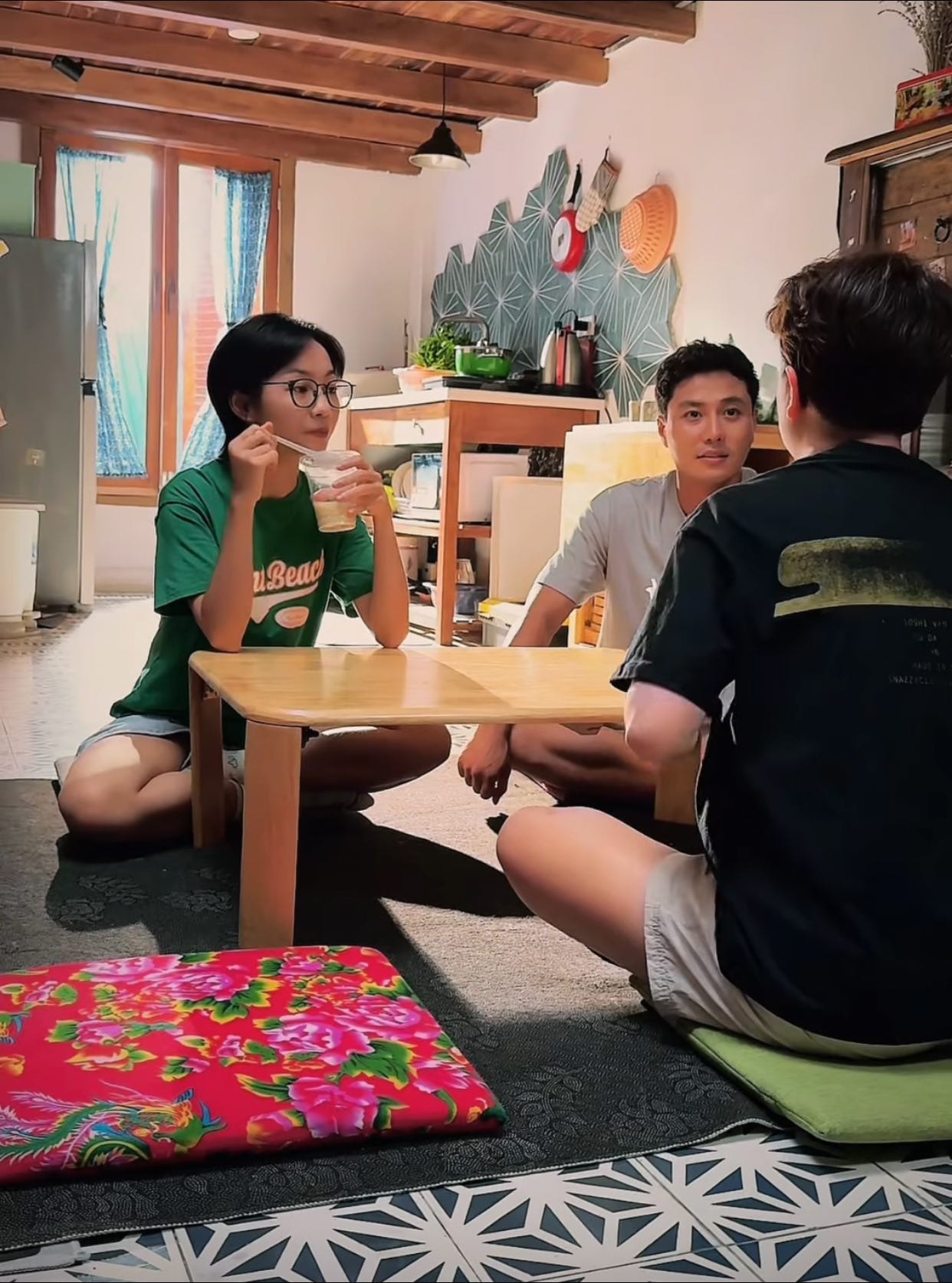 Phim "Đồng hồ đếm ngược" nối sóng "Cách em 1 milimet" - Ảnh 1.