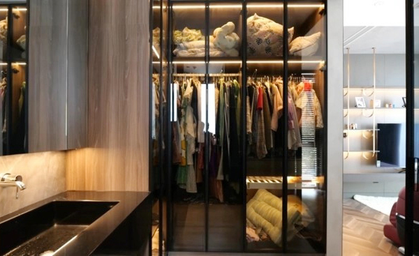 Cuộc sống sang chảnh của "G&aacute;i gi&agrave; lắm chi&ecirc;u" trong căn biệt thự 2 mặt tiền bề thế - Ảnh 9.