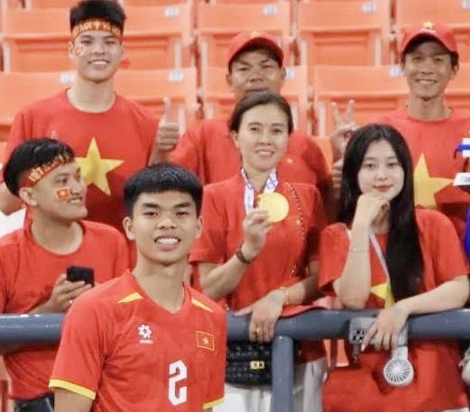 Cầu thủ trẻ nhất U23 Việt Nam - Lê Phát đánh cột mốc đặc biệt ở tuổi 19 - Ảnh 2.