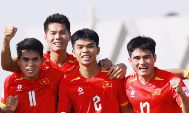 Cầu thủ trẻ nhất U23 Việt Nam - Lê Phát đánh cột mốc đặc biệt ở tuổi 19 - Ảnh 3.