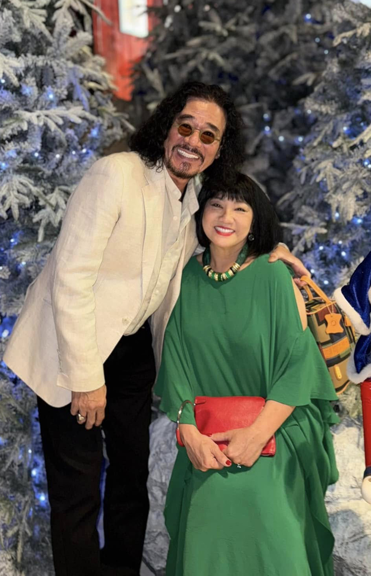 Danh ca Cẩm Vân – Khắc Triệu: 35 năm vợ chồng vẫn là "tình nhân" - Ảnh 2.