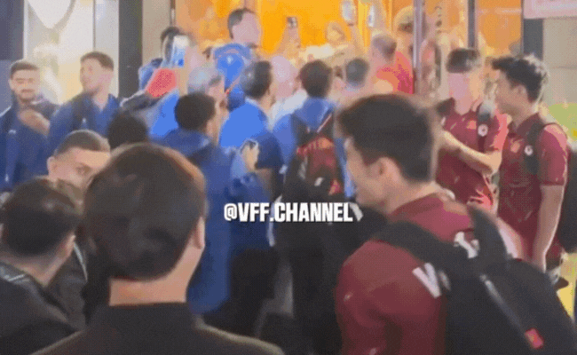 U23 Jordan đến kh&aacute;ch sạn ăn mừng với U23 Việt Nam sau "địa chấn" trước Ả Rập Saudi - Ảnh 1.