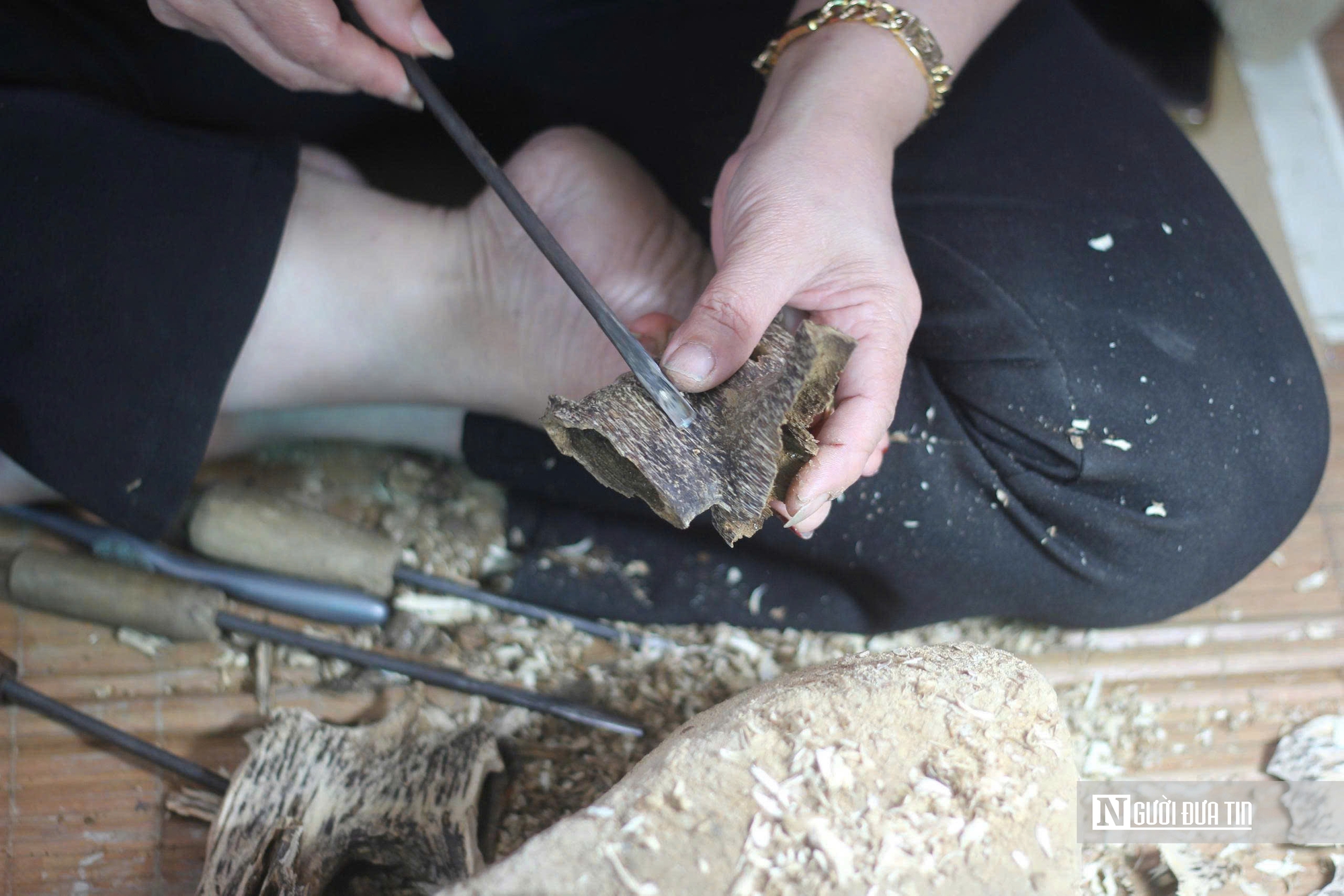 Nghề đục ruột c&acirc;y tất bật v&agrave;o vụ Tết - Ảnh 3.