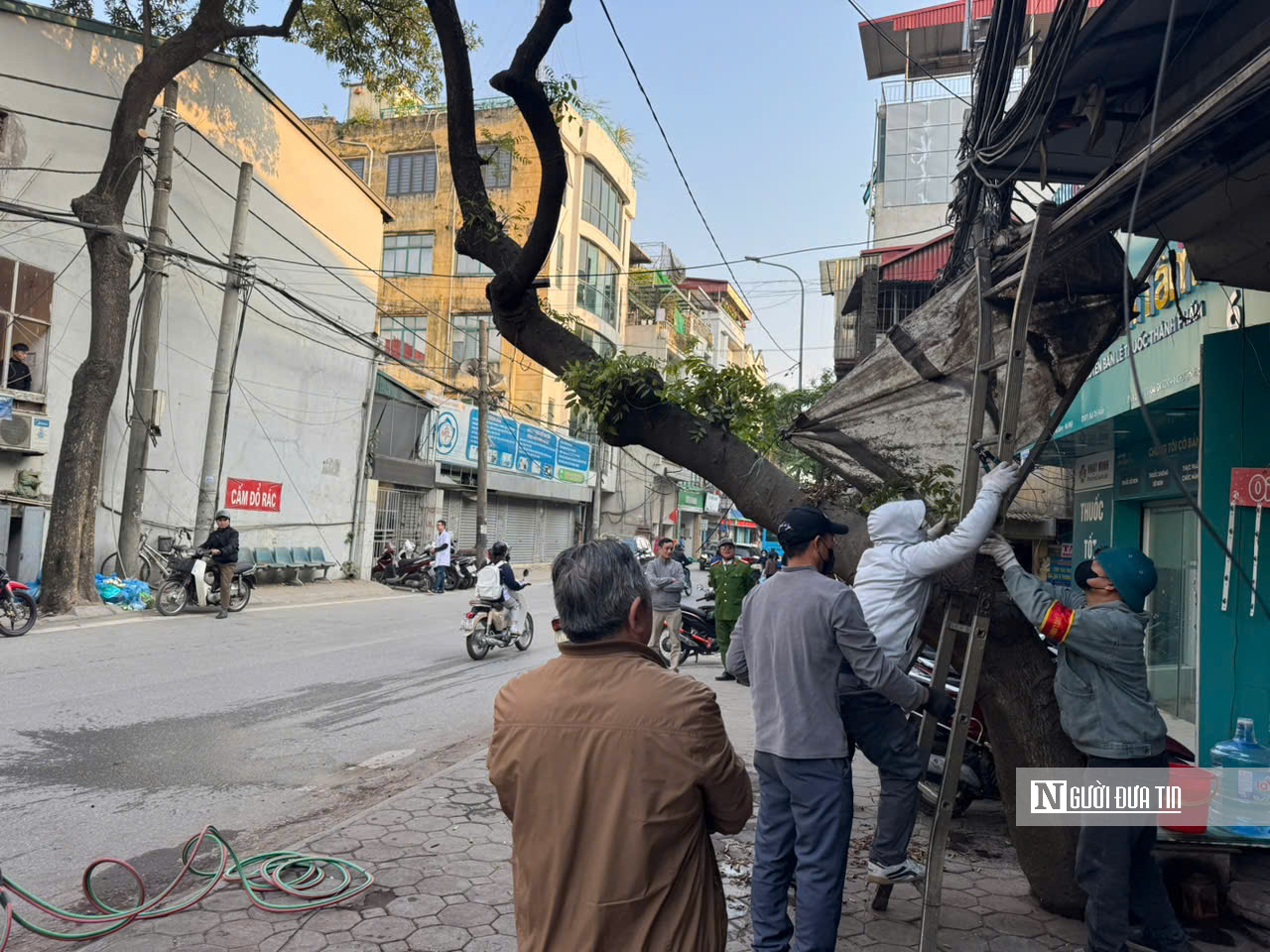 H&agrave; Nội: Phường Đ&ocirc;ng Ngạc bảo đảm trật tự đ&ocirc; thị ch&agrave;o mừng Đại hội XIV của Đảng v&agrave; đ&oacute;n Tết Nguy&ecirc;n đ&aacute;n B&iacute;nh Ngọ 2026- Ảnh 1.