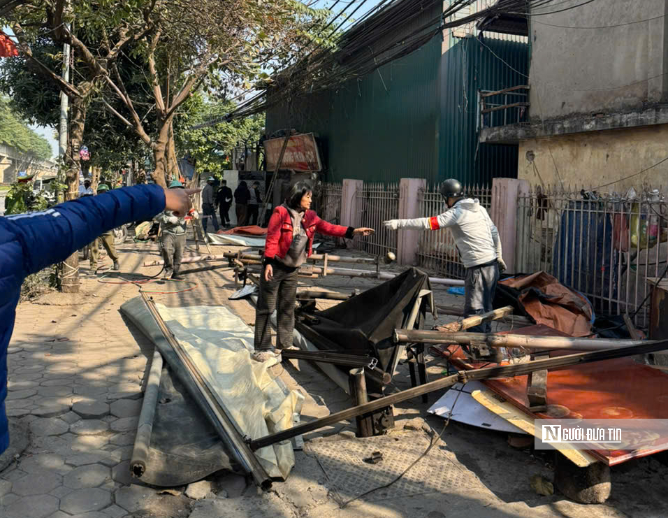 H&agrave; Nội: Phường Đ&ocirc;ng Ngạc bảo đảm trật tự đ&ocirc; thị ch&agrave;o mừng Đại hội XIV của Đảng v&agrave; đ&oacute;n Tết Nguy&ecirc;n đ&aacute;n B&iacute;nh Ngọ 2026- Ảnh 2.