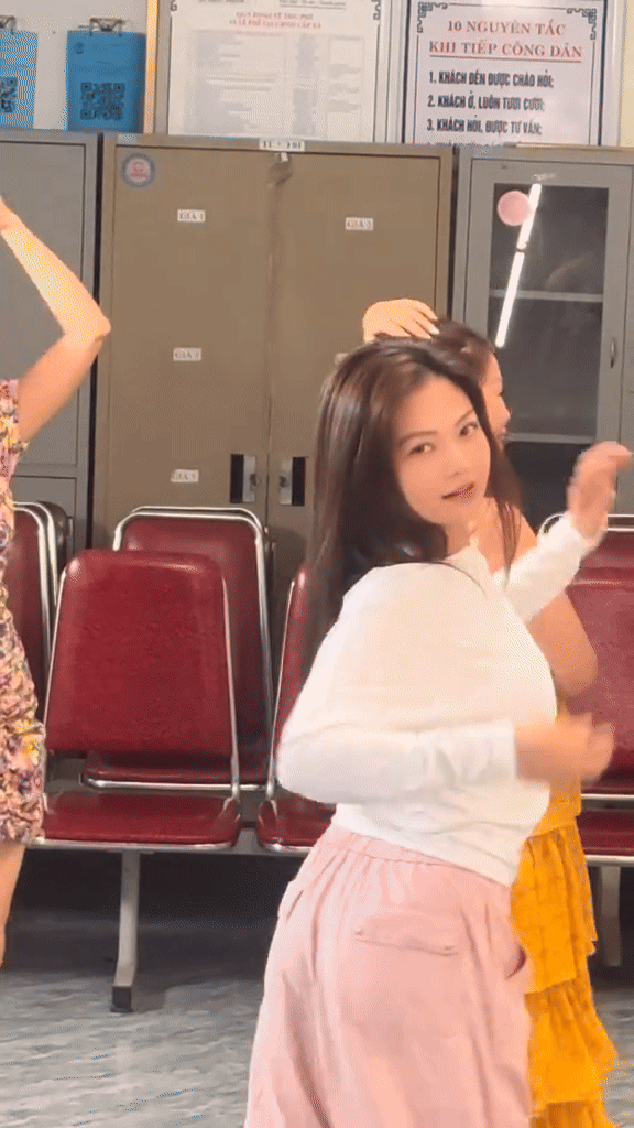 Mỹ nhân hot nhất phim giờ vàng VTV: Khoe sắc vóc đáng ngưỡng mộ ở tuổi 45  - Ảnh 3.