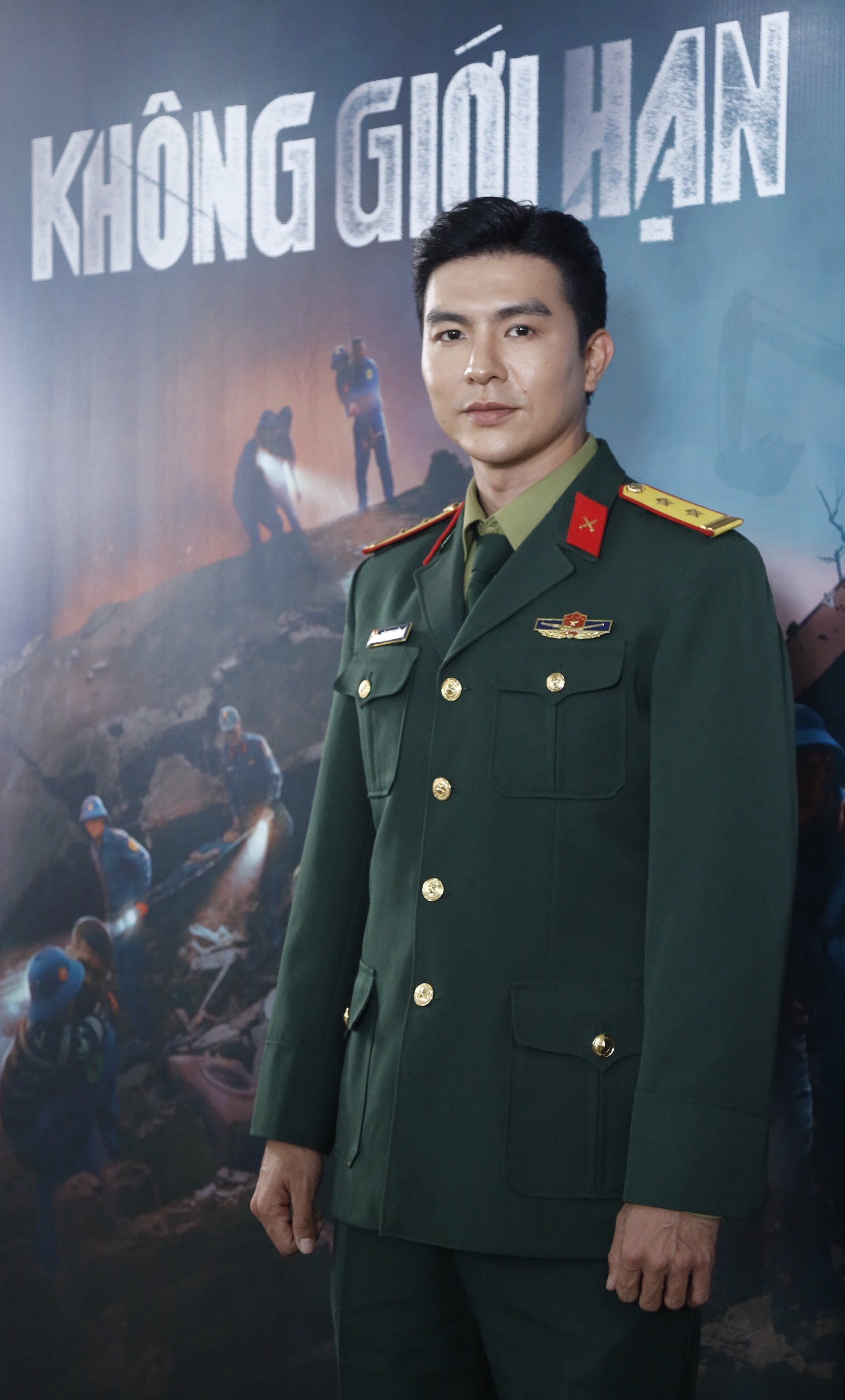 Mỹ nam hot nhất "Mưa đỏ" gây sốt khi vào vai trung tá trong phim giờ vàng VTV - Ảnh 2.