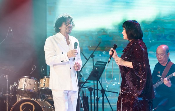 Danh ca Cẩm Vân – Khắc Triệu: 35 năm vợ chồng vẫn là "tình nhân" - Ảnh 3.